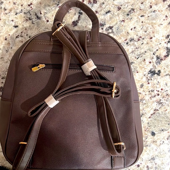 Backpack - Picture 2 of 6